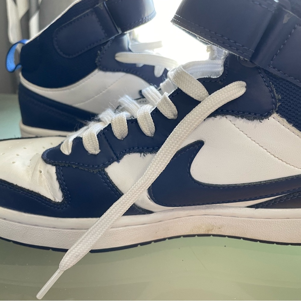 Nike youth basketball shoes EUC - Picture 5 of 5